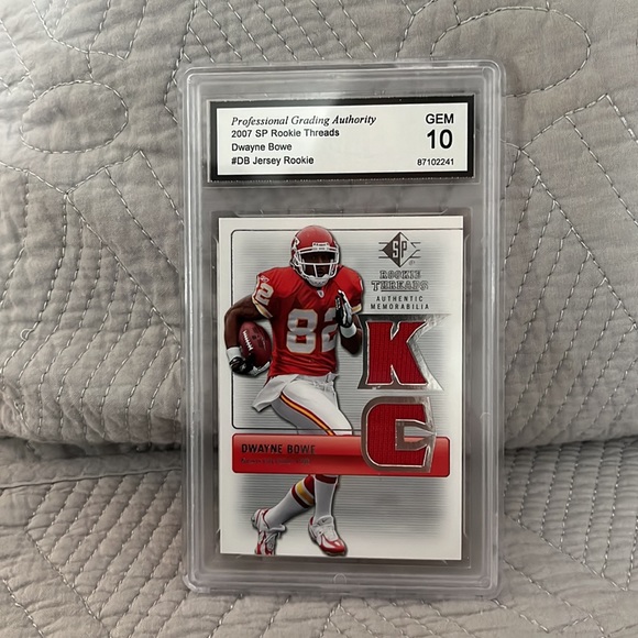 Kansas City Chiefs Dwayne Bowe Game Used Rookie Threads NFL 2007 SP - Picture 3 of 4